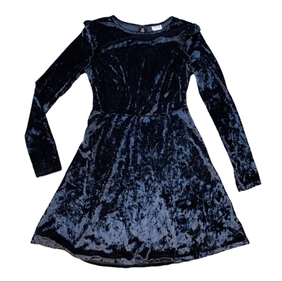 Dresses & Skirts - crushed velvet black dress